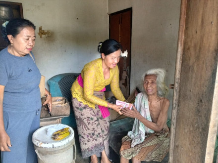 Kunjungan ke Rumah Lansia
